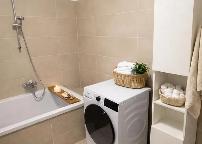 Apartment Exklusiv 2br Penthouse! Ac - Balcony - Garage! *