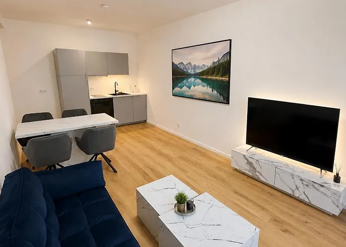 Exklusiv 2br Penthouse! Ac - Balcony - Garage! *